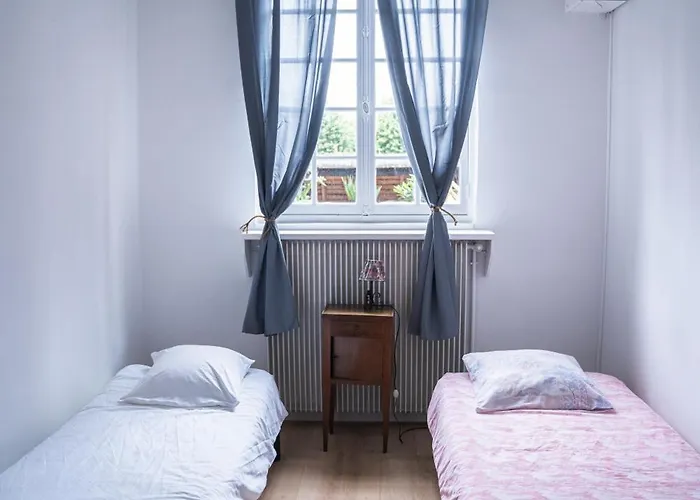 Dom wakacyjny Manoir Du Chateau Gaillard 20 Personnes 10 Chambres, Jardin Prive & Vue Seine *